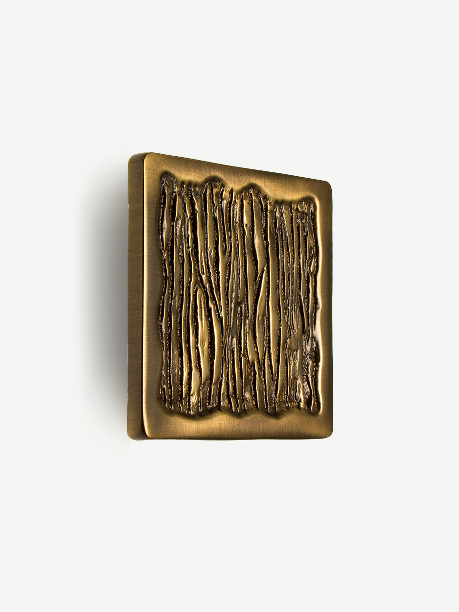 Decorative hardware cabinet pull for upscale furniture