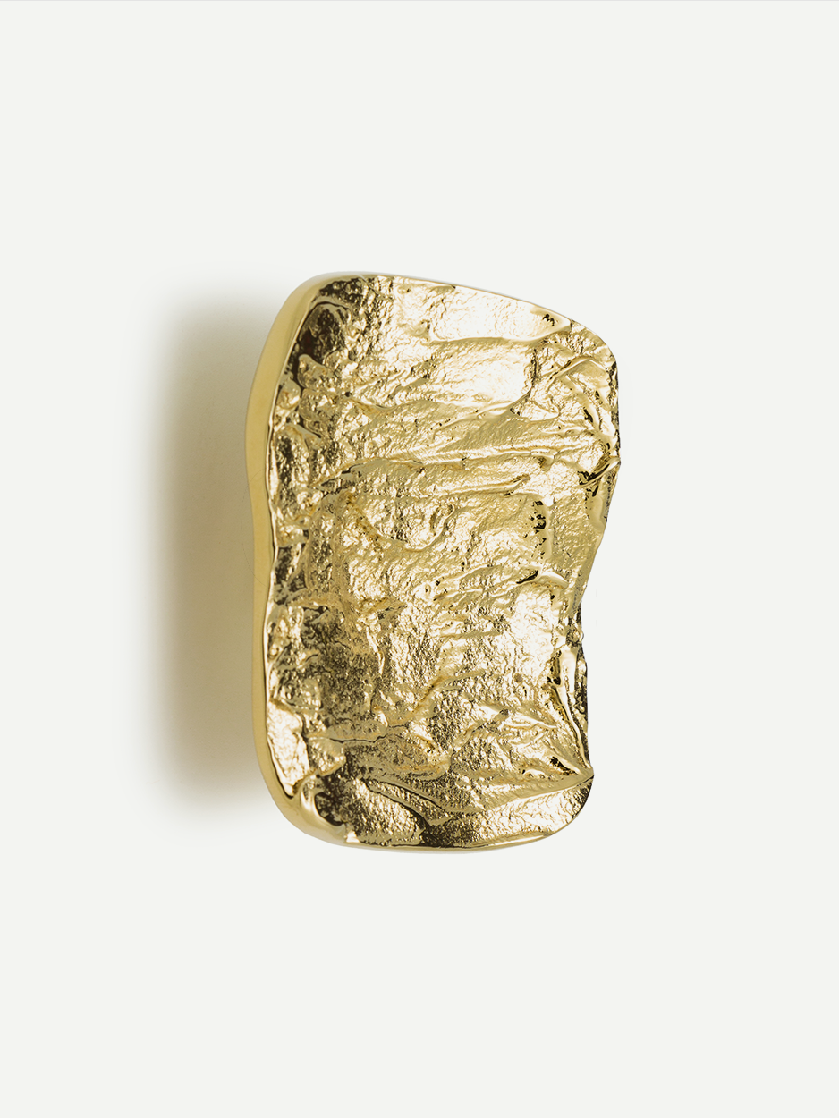 Handcrafted cabinet knobs and pulls for contemporary kitchen interior designs.