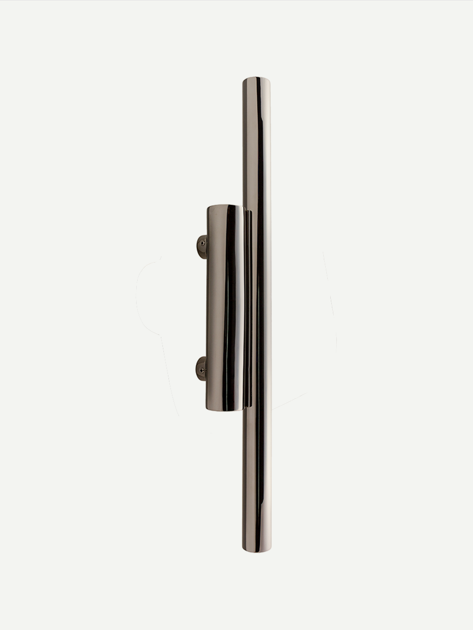 Parallel door handle in a stainless steel finish. The image highlights the handle’s sleek, high-shine surface that reflects light, emphasizing its modern and minimalist design.