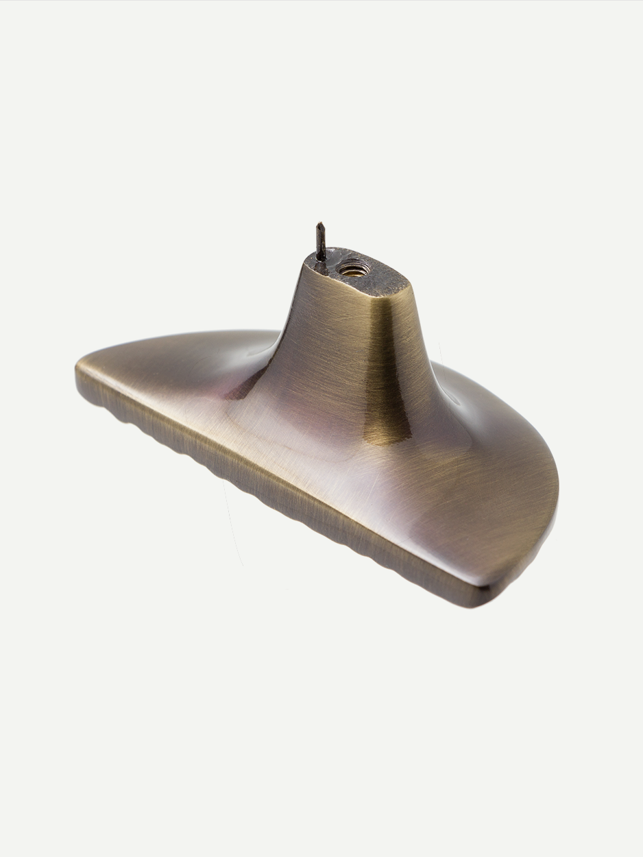 Cabinet drawer pull in contemporary style