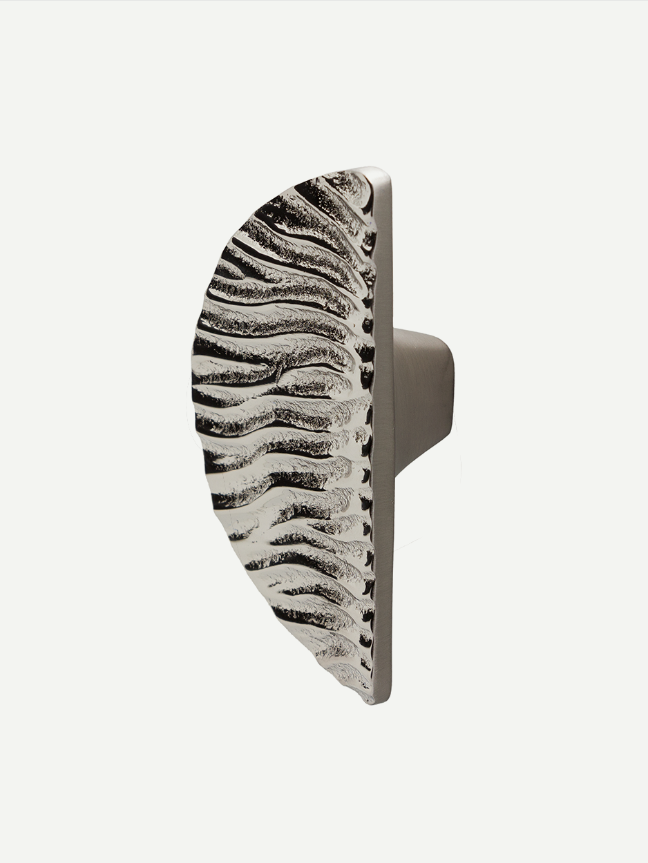 Modern pull handle for kitchen cabinets
