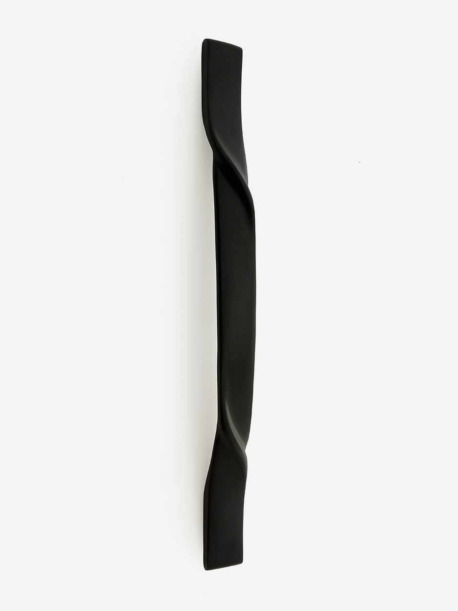 Sturdy entry door pull handle for durability