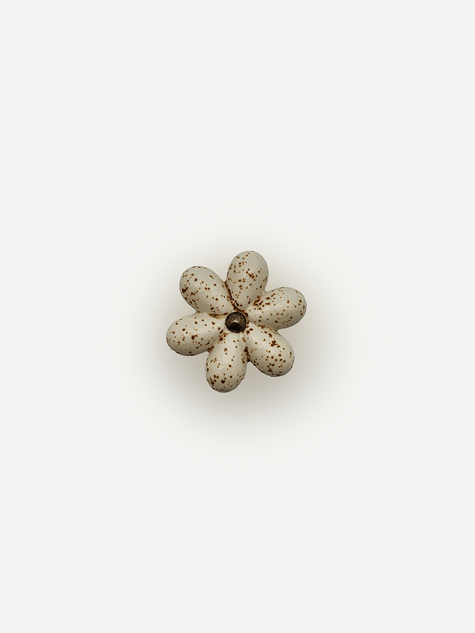 Ceramic knobs for interior designers working on high-end projects.
