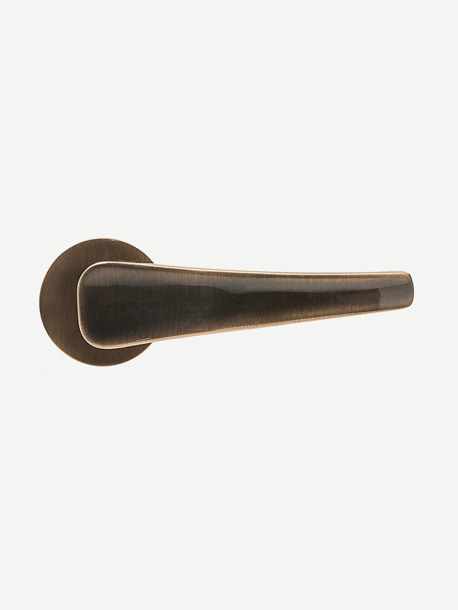 Luxury interior door lever handles in solid brass