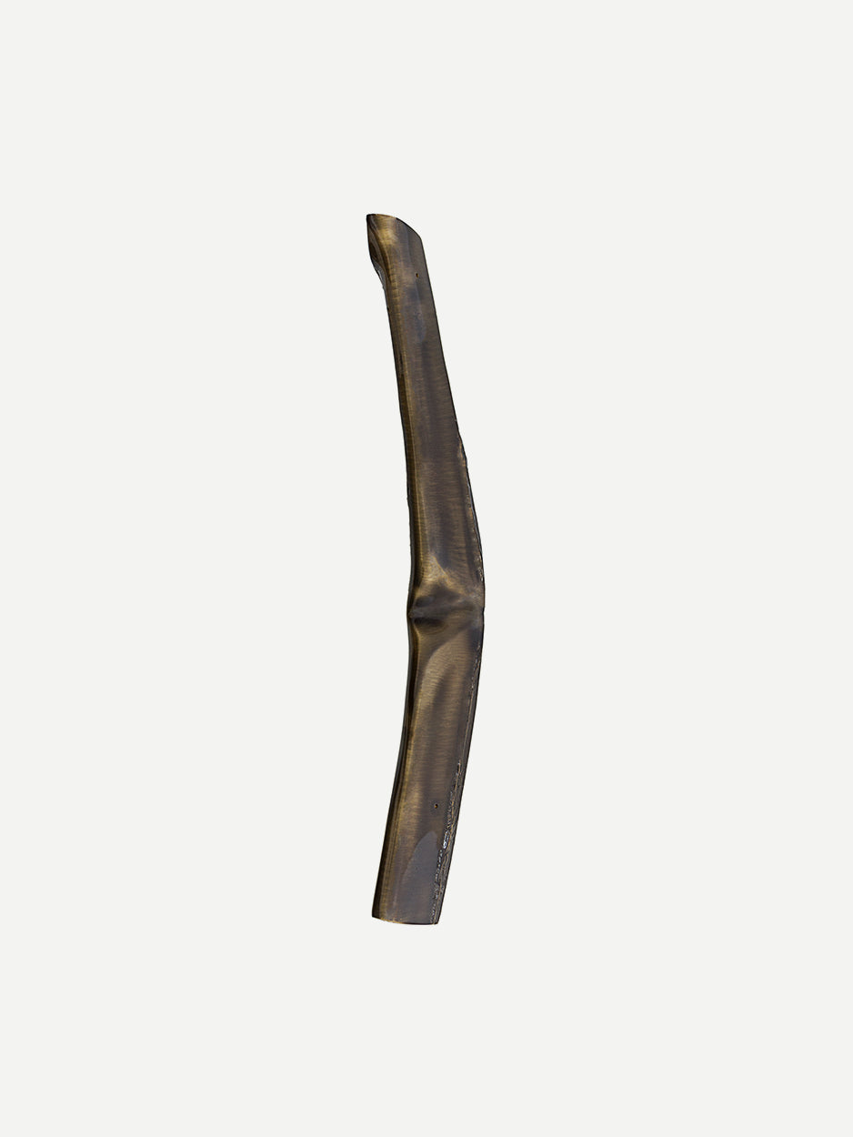 CRUX front door pull handle in glossy bronze. This image highlights the handle's unique texture, resembling tree bark, which adds an organic touch to any door. The glossy bronze finish enhances its luxurious appearance. 