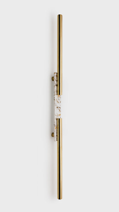 A video showcasing the Capsule main door pull handle in gold-marble finish, capturing the sleek lines and contemporary design as the camera pans over its surface, emphasizing its modern appeal.