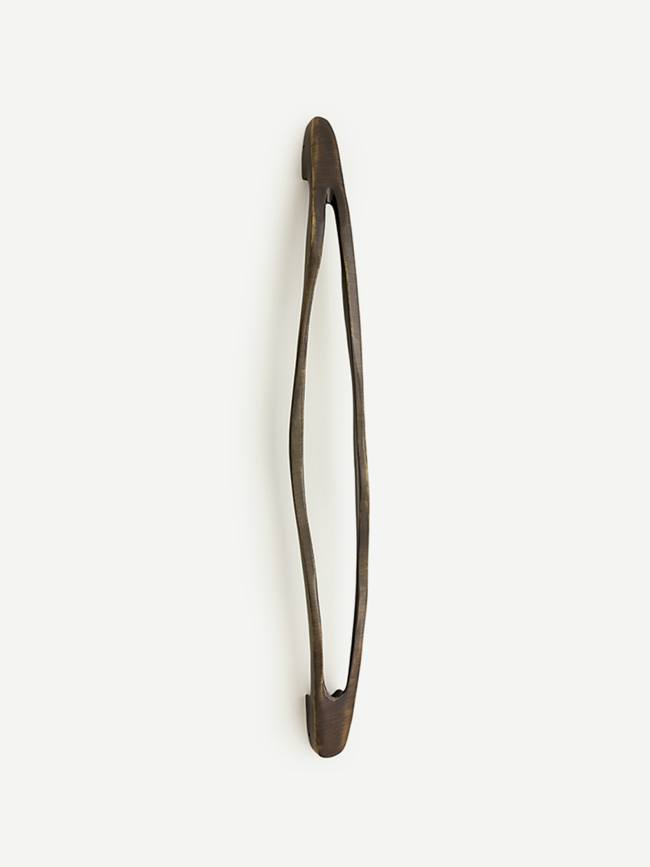 Front door pull handle in handcrafted brass