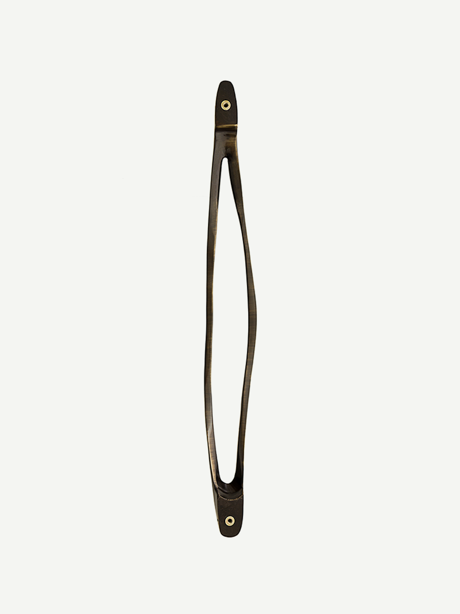Contemporary brass handle for front doors