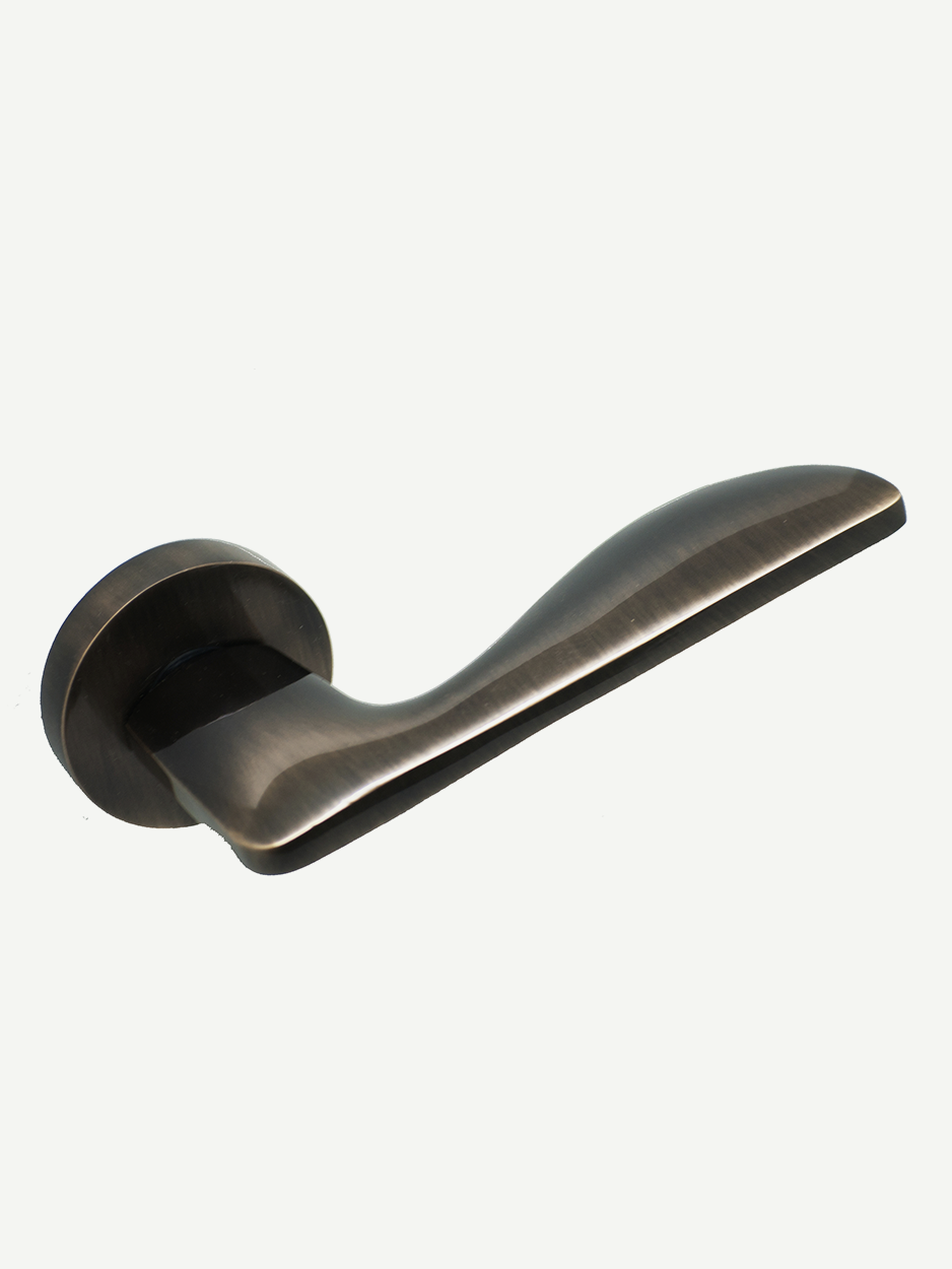Minimalist door lever handle for interiors
