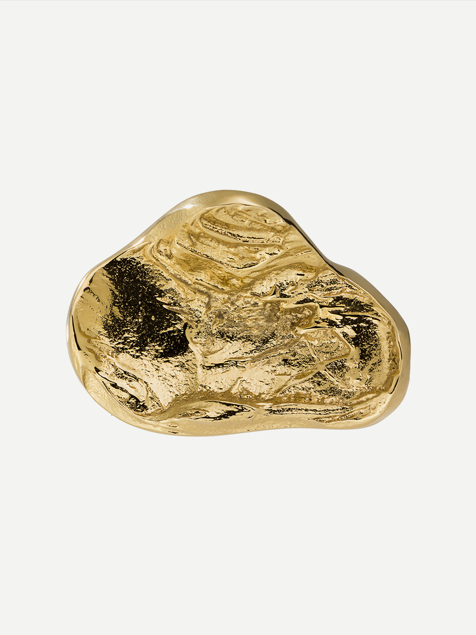 LAVA 2 cabinet and drawer pull in Gold PVD, showcasing a luxurious design with textures inspired by lava flows. Handcrafted to add an artistic and refined touch to your cabinets.