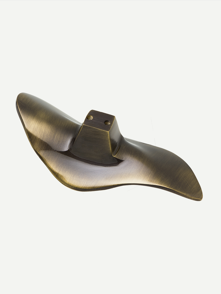 Elegant leaf brass pull for cabinets and furniture