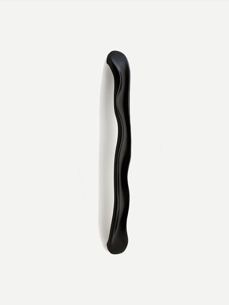 TWINE Door Handle by Glitters Hardware - Black matte finish with a uniquely curved design, enhancing contemporary, classic, or bohemian interiors with a stylish and luxurious touch.